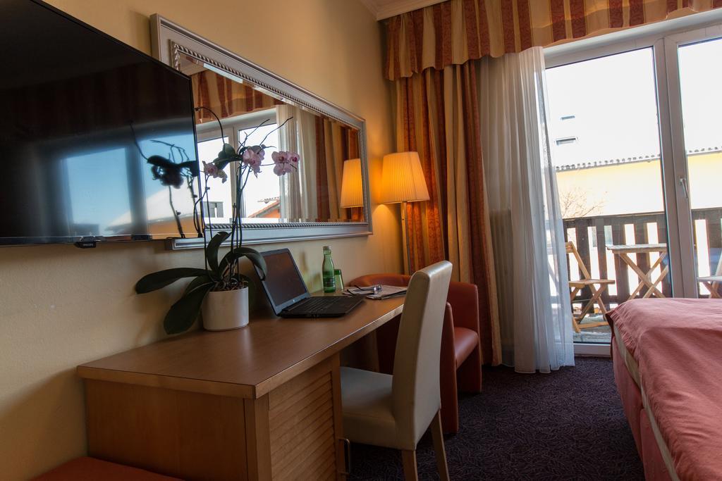Hotel Kreuzwirt Engerwitzdorf Bagian luar foto