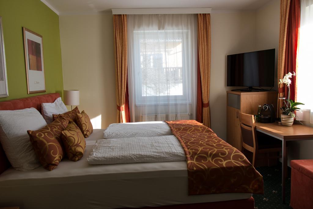 Hotel Kreuzwirt Engerwitzdorf Bagian luar foto