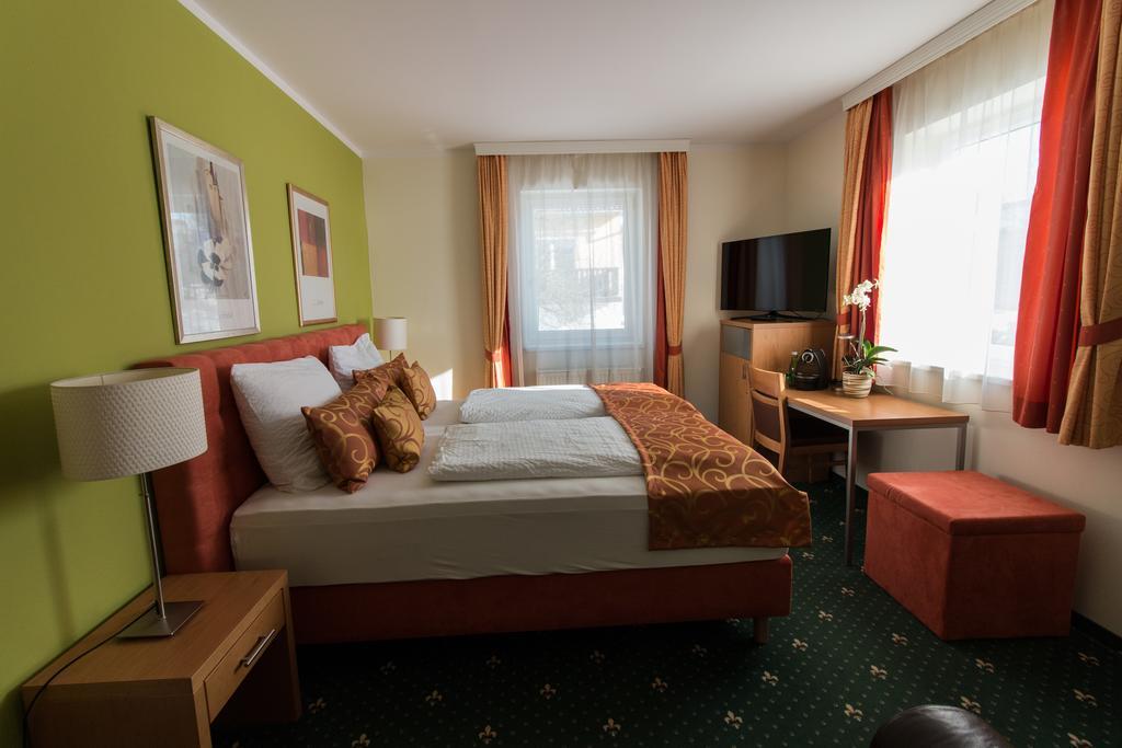 Hotel Kreuzwirt Engerwitzdorf Bagian luar foto
