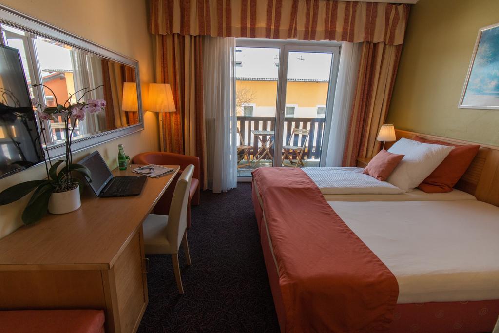 Hotel Kreuzwirt Engerwitzdorf Bagian luar foto